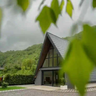 Unea House