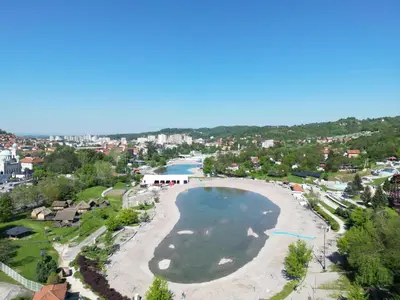 an aerial view of a beach in a city at Apartment Esmihan in Tuzla
