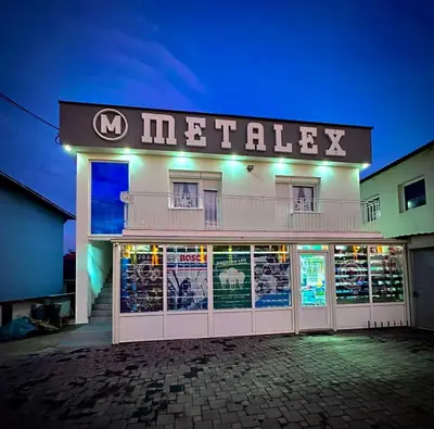 a netflix sign on the side of a building at Apartman TEA in Željeznička Stanica Bosanski Šamac