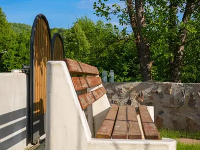 a wooden gate with a bench in front of it at Ranch Una Soul in Glodina