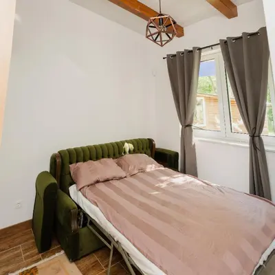 a bed in a room with a window at Mali Wimbledon in Visoko