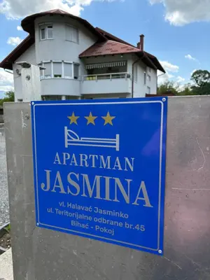 a sign on a wall in front of a building at Apartman Jasmina in Pokoj