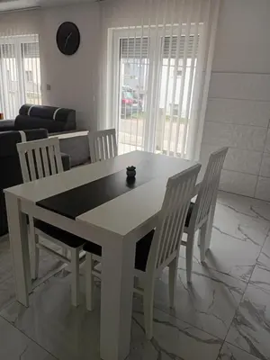 a white table and chairs in a living room at Apartman Volijak 44 in Jajce