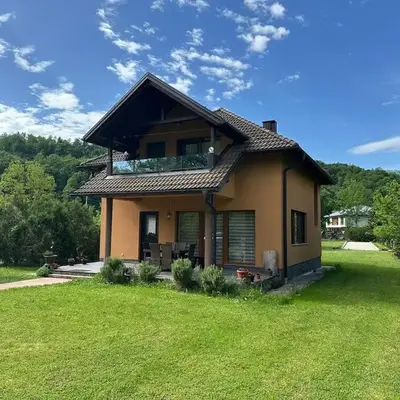 Cottage on Una