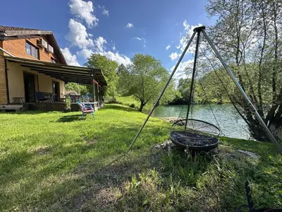 a swing in the yard of a house next to a lake at Vila kraljice Teute in Jezero
