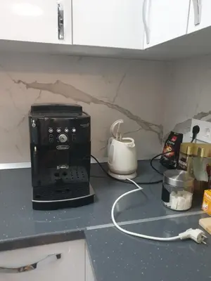 a kitchen counter with a coffee maker and a toaster at Divna Besplatan parking in Banja Luka