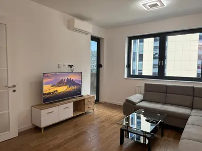 a living room with a couch and a flat screen tv at Divna Besplatan parking in Banja Luka