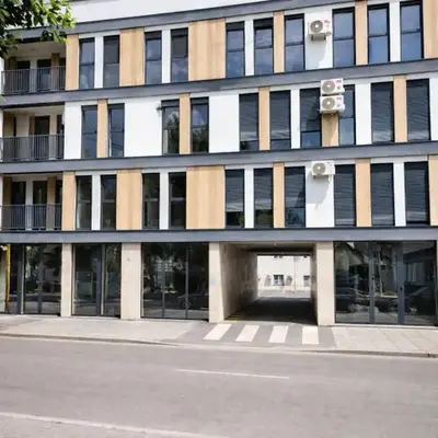 Lana Apartmani Autor