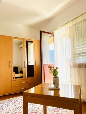 a living room with a table and a window at Apartman Hela in Ivišovo Greblje