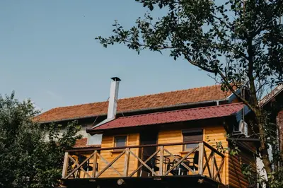 a large wooden house with a red roof at Djedovo Ognjiste,prenociste in Modriča