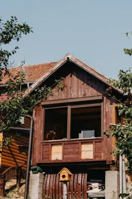 a house with a window on the side of it at Djedovo ognjište 2