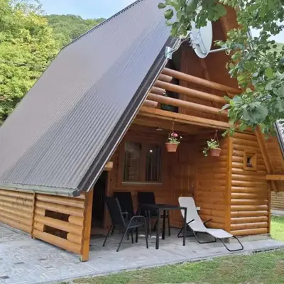 Green Una Wooden House