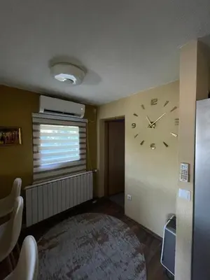 a room with a clock on the wall and a window at PANONSKA JEZERA Zelena Oaza in Tuzla