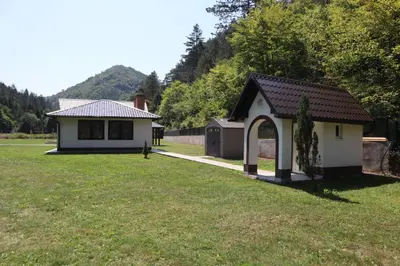a small house in the middle of a yard at Villa Duboka Bugojno in Bugojno