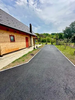 an empty road in front of a building at Dabar kuca za odmor in Banja Luka