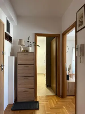 a hallway with a dresser and a door to a room at Apartman Radmanović in Banja Luka