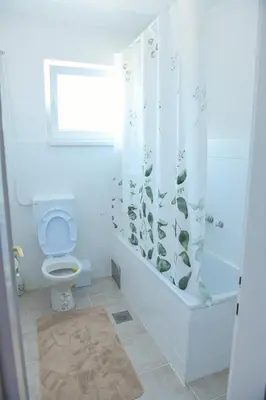 a bathroom with a toilet and a shower at Stan na dan-Studio 10 centar Gradiška in Bosanska Gradiška