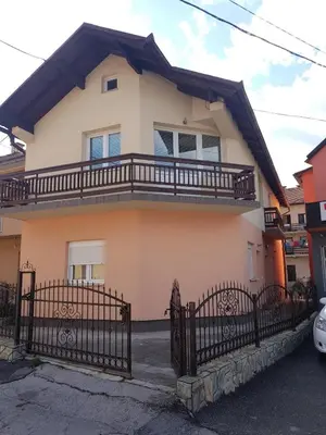 a house with a balcony and a fence at Apartman Travnik in Travnik