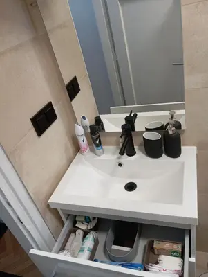 a bathroom with a white sink and a mirror at Apartman Leky in Tuzla