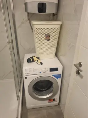 a washer and dryer in a small bathroom at Apartman Sunce in Zenica