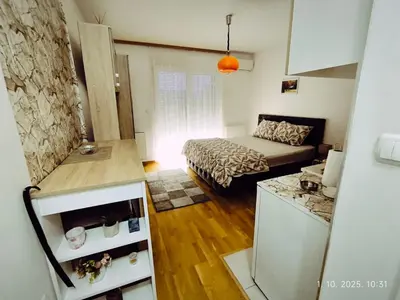 a small room with a bed and a kitchen at Dunja Doboj in Doboj