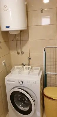 a washer and dryer in a small room at Apartman Školska in Travnik