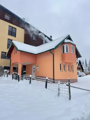 Gallery image of Vikendica Centar Ponijeri in Tajan