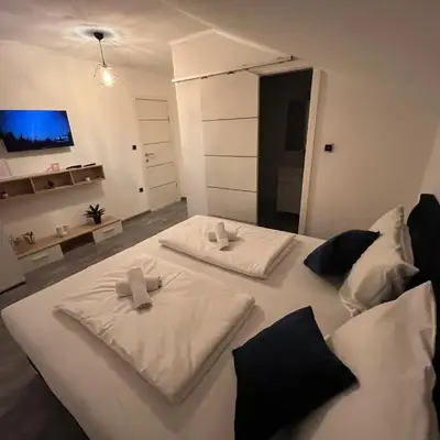 DM Rooms lll