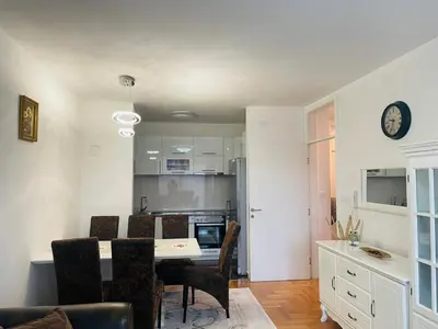 a kitchen and dining room with a table and chairs at Apartman Klara Banja Luka in Banja Luka