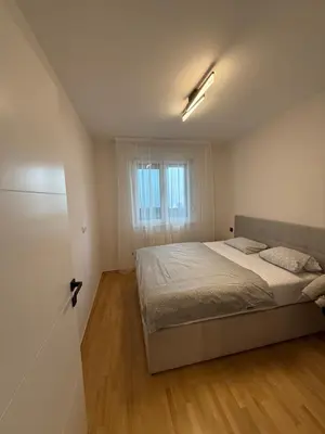 a bedroom with a bed and a window at Apartman sa dvije sobe in Banja Luka