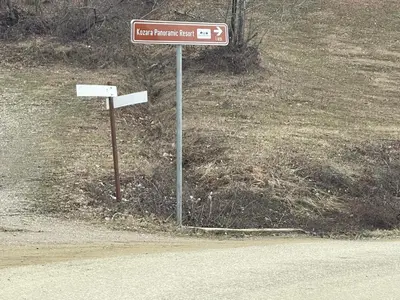 a street sign on the side of a road at Kozara Panoramic Resort in Bosanska Gradiška
