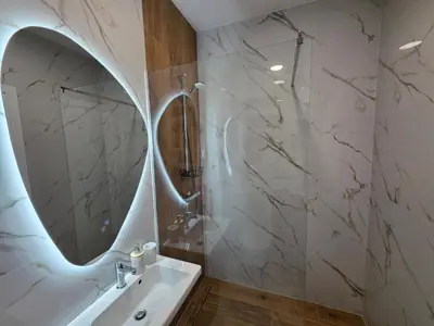 a bathroom with a sink and a mirror at GOLD Apartmani Banja Luka in Banja Luka