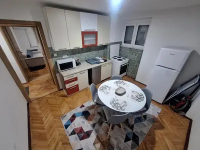 an overhead view of a kitchen with a table and chairs at Apartman Mila in Bihać
