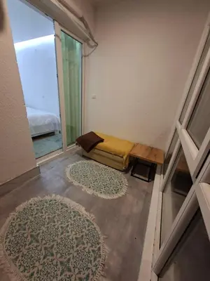 a small room with a bed and a window at Stan na dan Čaršija in Gračanica