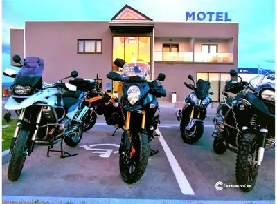 four motorcycles parked in a parking lot in front of a motel at Motel Kamenica in Bihać
