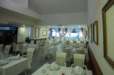 a dining room with white tables and chairs at Hotel Exclusive President in Morančani