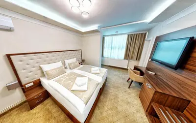 a hotel room with a bed and a flat screen tv at Hotel Turist 98 in Jajce