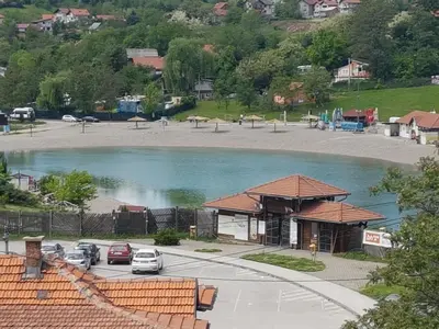 a view of a parking lot with a large body of water at Apartman Banja - Tuzla in Tuzla