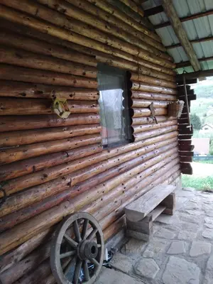 a wooden cabin with a window and a wheel at Piramida Mjeseca in Visoko