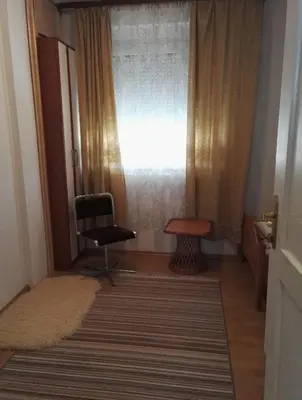 a room with a chair and a window at Prenociste Orhideja in Odžak