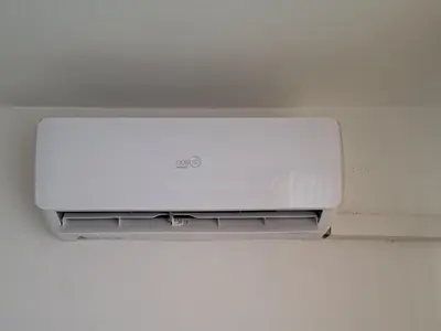 a white microwave oven sitting on top of a ceiling at Apartman Visoko in Visoko
