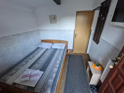 two beds in a small room with towels on them at Restoran i sobe 