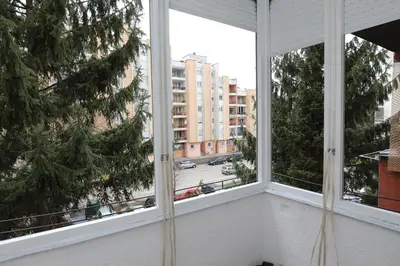 a room with two windows with a view of a street at Apartman CENTAR 1 in Banja Luka