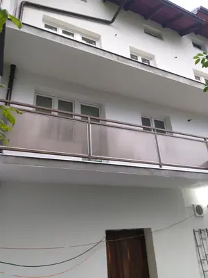 a balcony on the side of a house at Apartman Ananas Banja Luka centar bolnica besplatan parking in Banja Luka