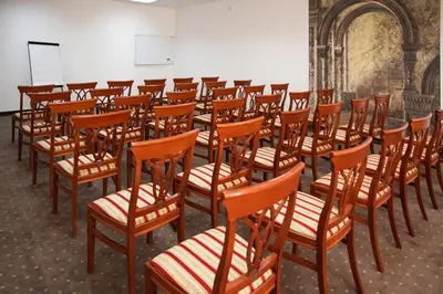 a room with a bunch of chairs in a classroom at Hotel San Terme Laktaši in Laktaši