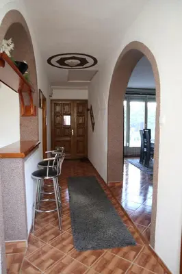 a living room with a counter and chairs in a room at Sobe-Apartmani Modriča in Modriča