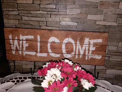 a sign that says we come with a bouquet of flowers at Apartman Nena in Banja Luka