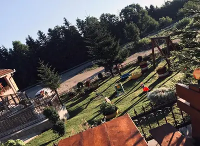 a view of a park with people on the grass at Restoran sa sobama za iznajmljivanje MALI RAJ in Mrkonjić Grad