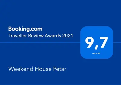 a screenshot of a tweeter review awards at Weekend House Petar in Lusnić