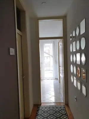 a hallway with a door leading into a room at Stan na dan 
